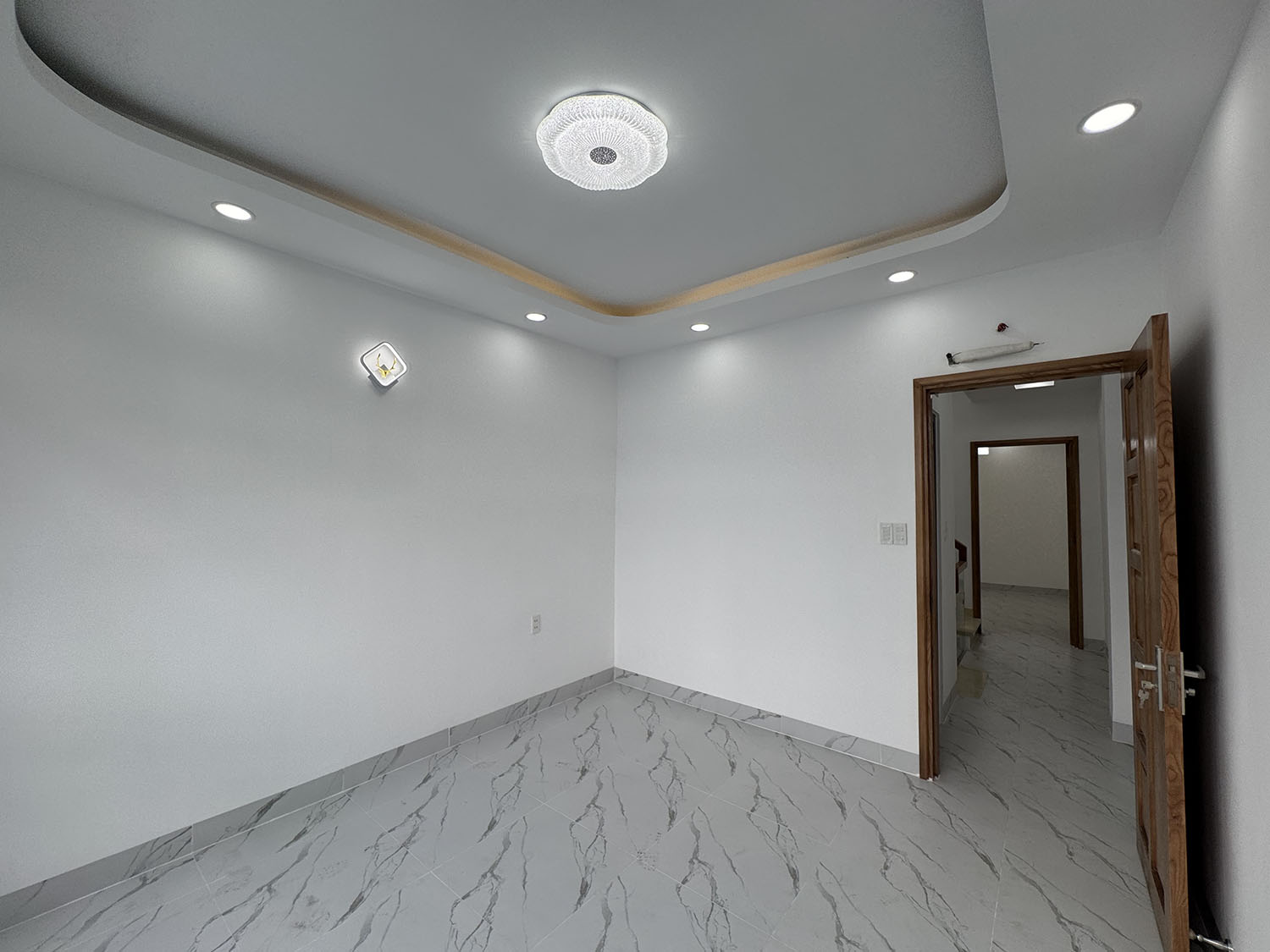 Nhà phố 3 lầu, mới 100% xe hơi đổ cách nhà 10m khu VIP Nguyễn Văn Đậu - Gần Phan Đăng Lưu